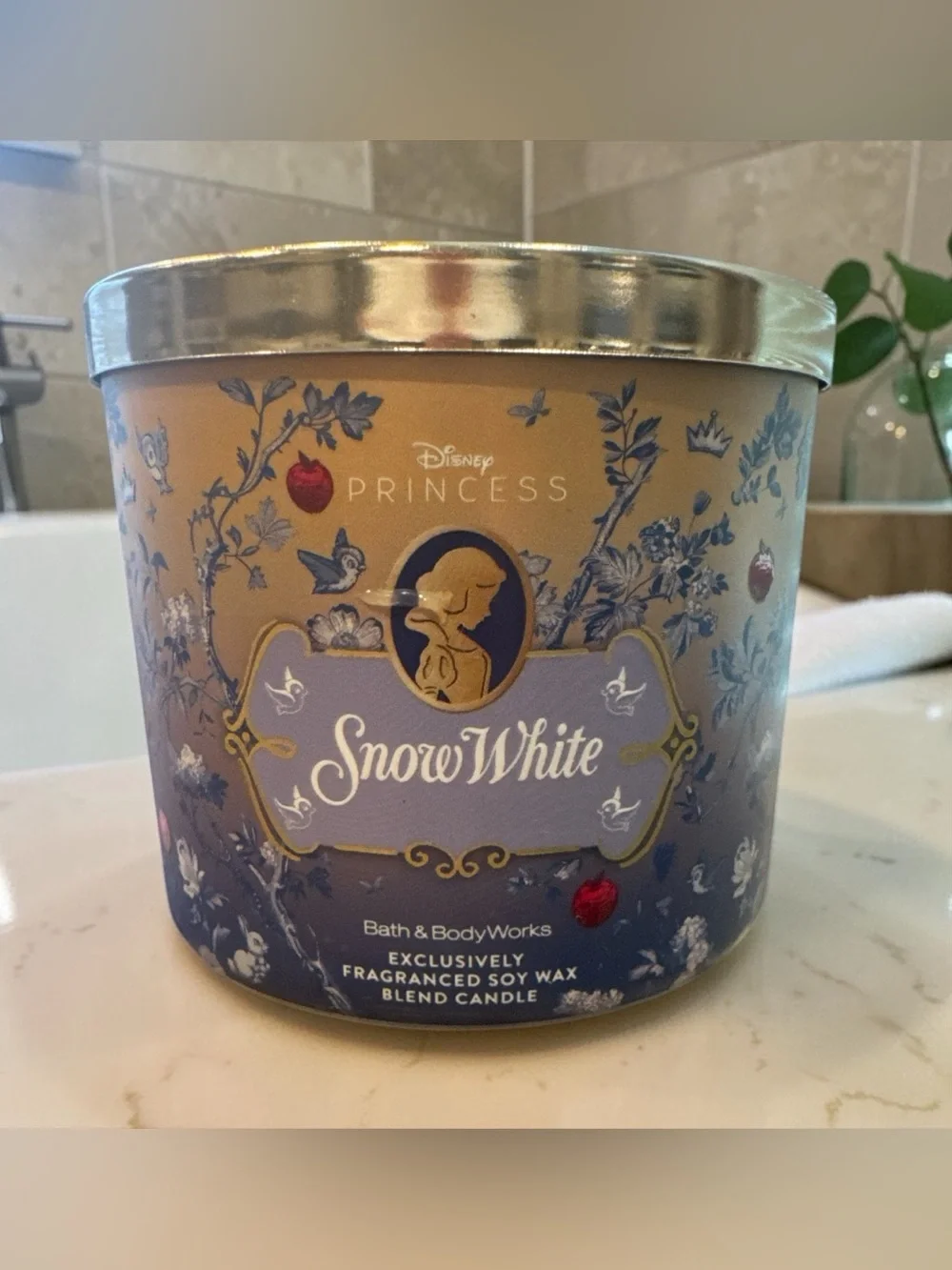 NWT Bath & Body Works Three Wick Snow White Princess Candle